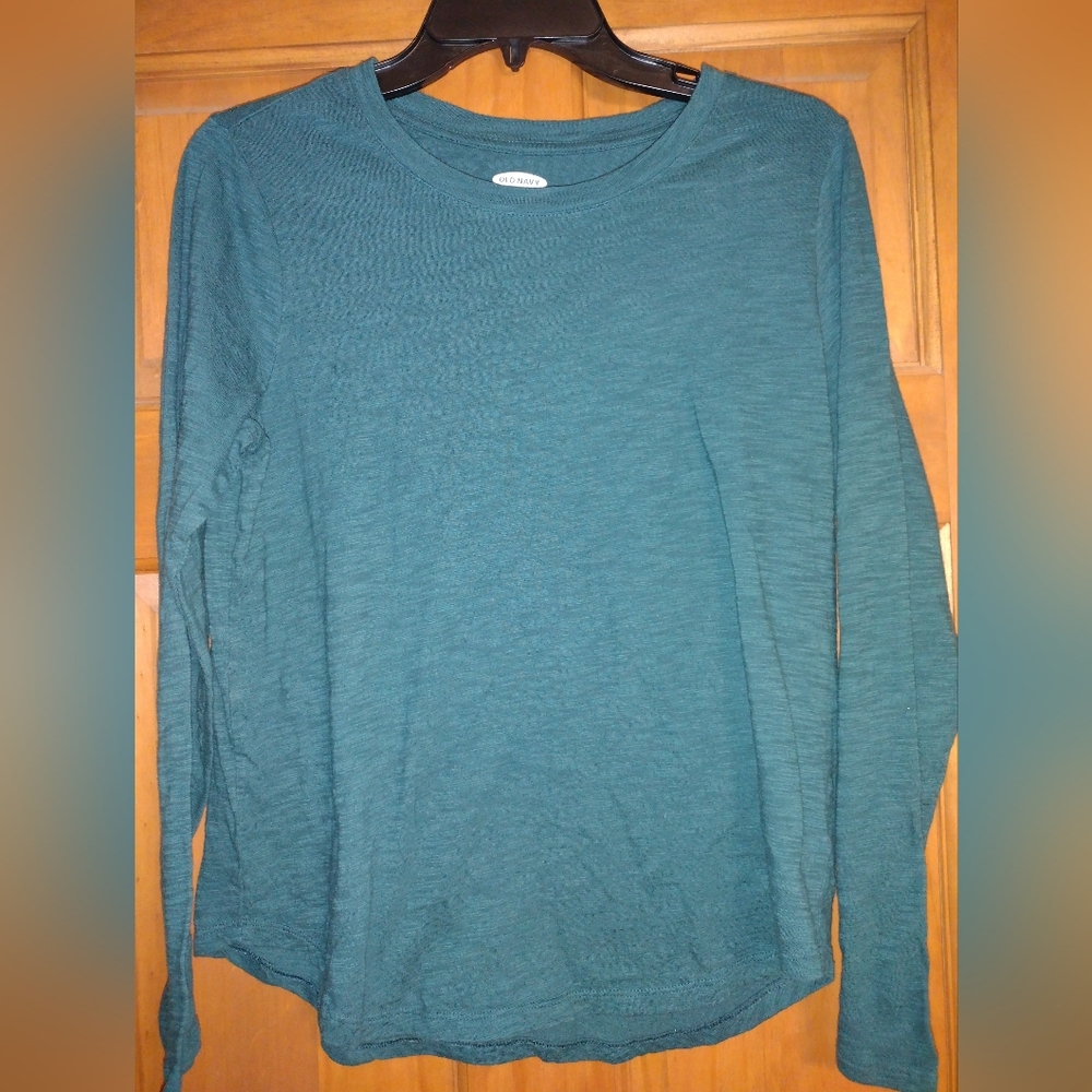 2 Old Navy long sleeve shirts young men size medium